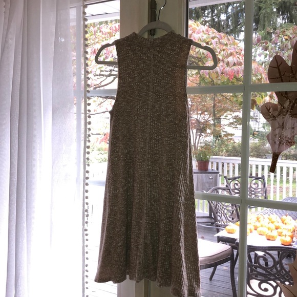 Small high neck shift dress - Picture 2 of 3